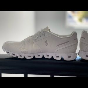 OnCloud sneakers solid white